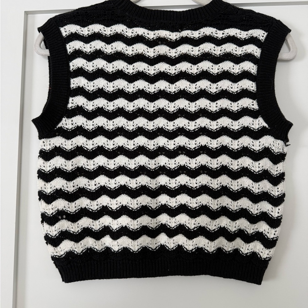 Black and White Chevron Knit Set - Picture 3 of 12